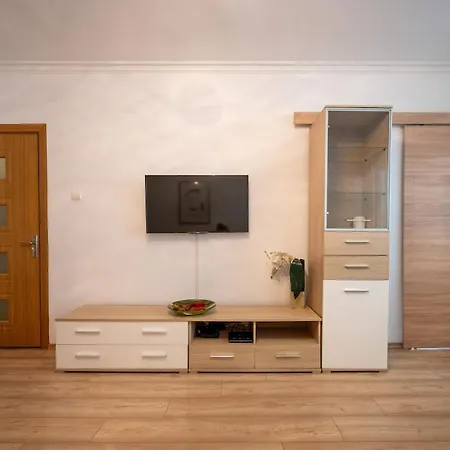 아파트 Spacious 1bdr In The Center With Free Parking