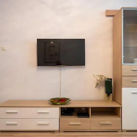 Apartament Spacious 1bdr In The Center With Free Parking