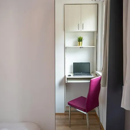 Апартаменты Spacious 1bdr In The Center With Free Parking