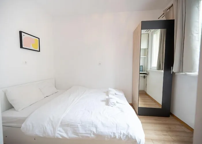 Spacious 1bdr In The Center With Free Parking Apartman
