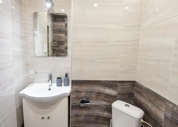 Spacious 1bdr In The Center With Free Parking Apartman